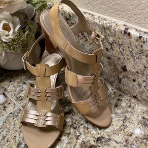 Circa Joan & David Luxe wedges patent leather uppers & Gold Size 8 1/2 M